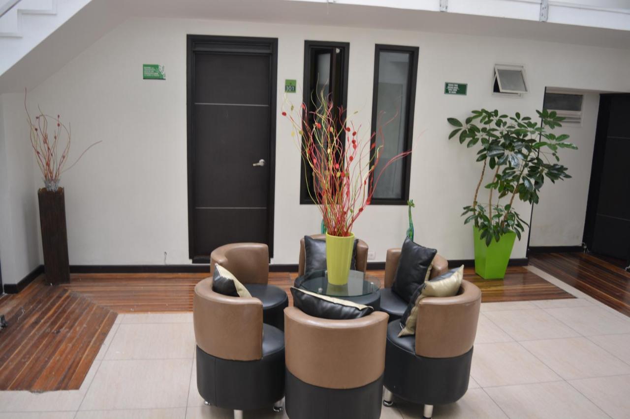 Hotel Quality Comfort House Bogotá Esterno foto