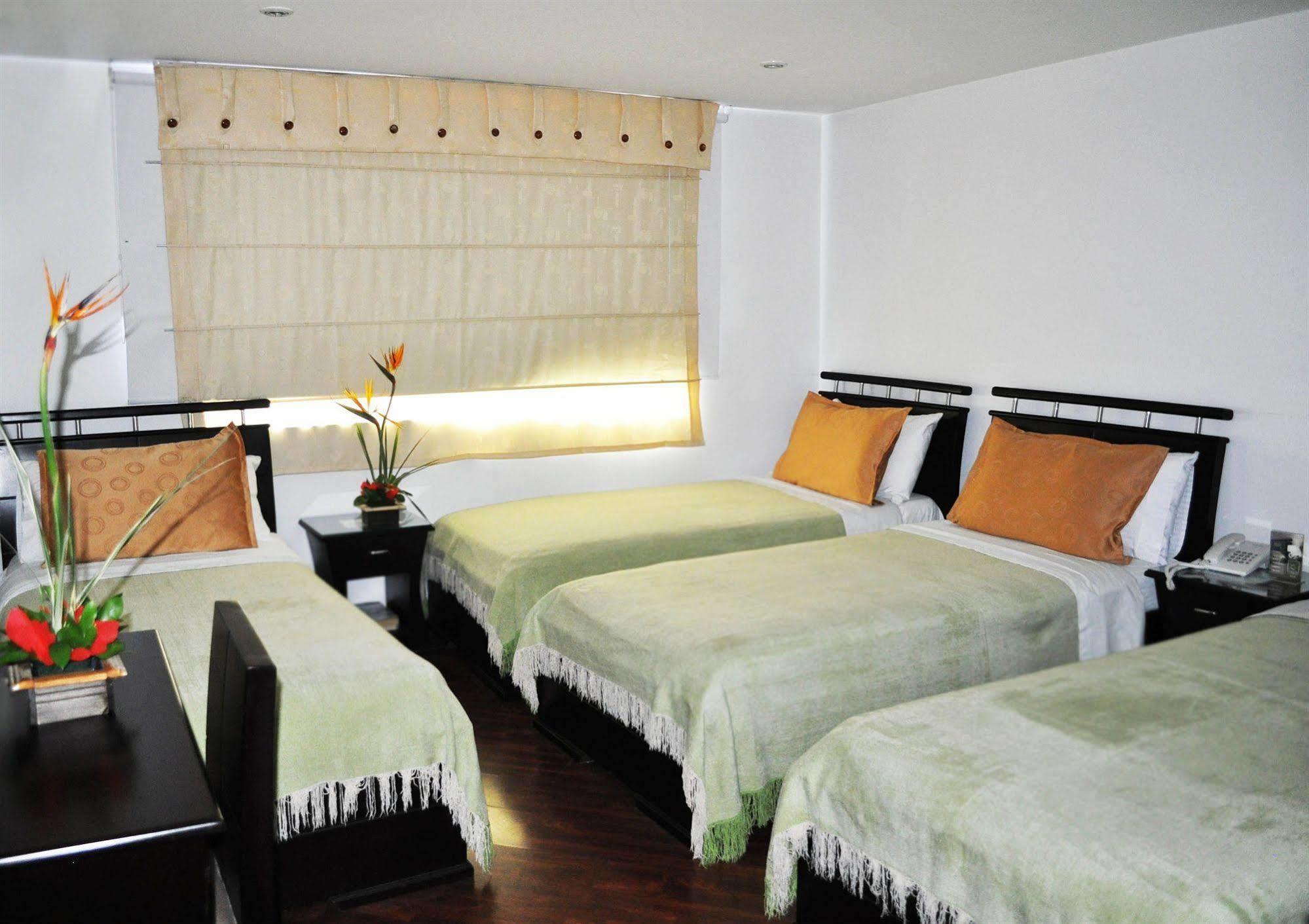 Hotel Quality Comfort House Bogotá Esterno foto